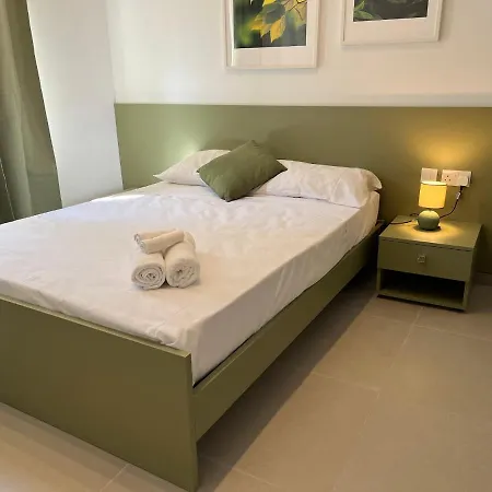 Modern And Spacious 3 Bedroom Apartment *
