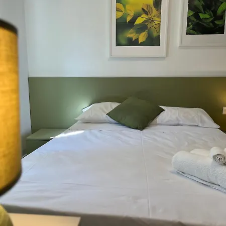 Apartment Modern And Spacious 3 Bedroom *