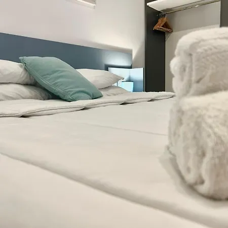 Modern And Spacious 3 Bedroom Apartment Pembroke